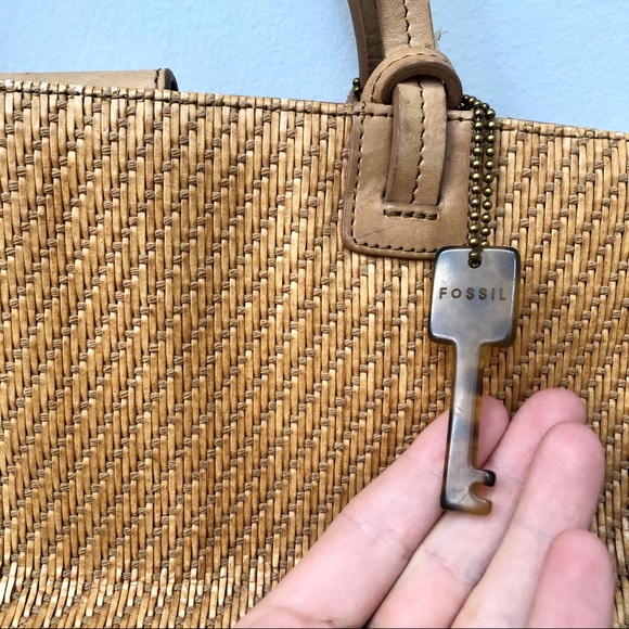 SOLD Fossil Woven Wicker Bag for #Summer - Picture 4 of 5